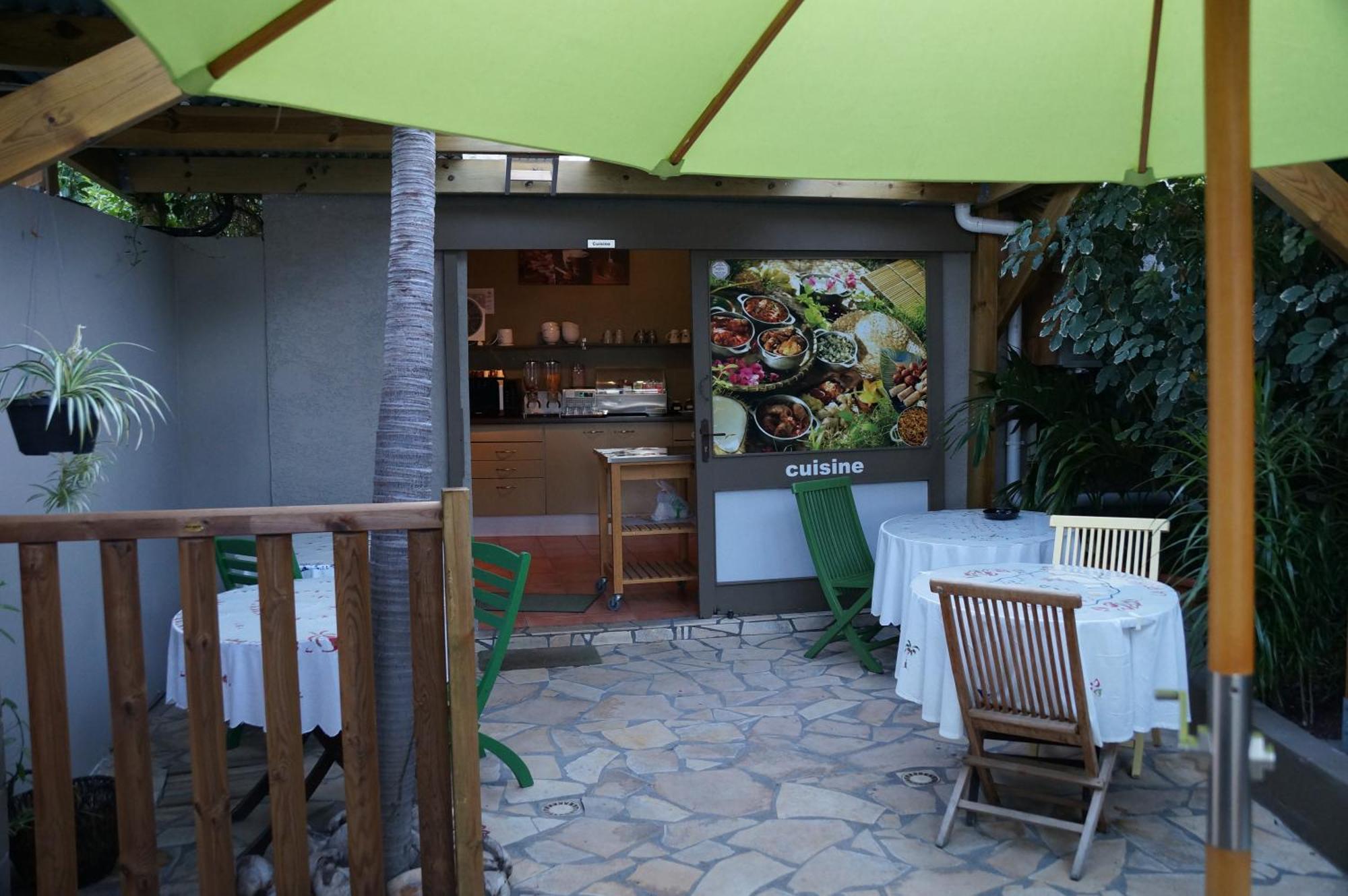 依兰酒店 圣吉尔莱班 外观 照片